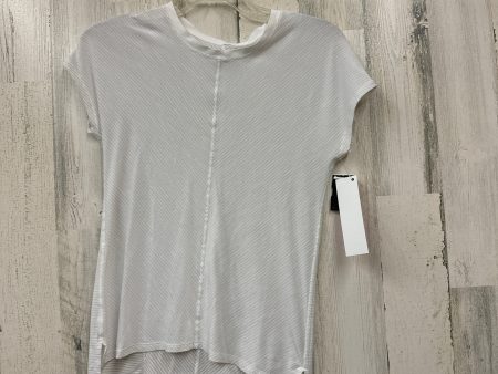 White Athletic Top Short Sleeve Lululemon, Size S For Sale