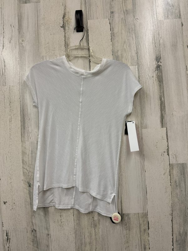 White Athletic Top Short Sleeve Lululemon, Size S For Sale